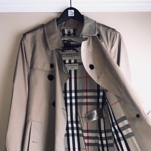 *Authentic* BURBERRY-Sandringham Trench Coat-Short